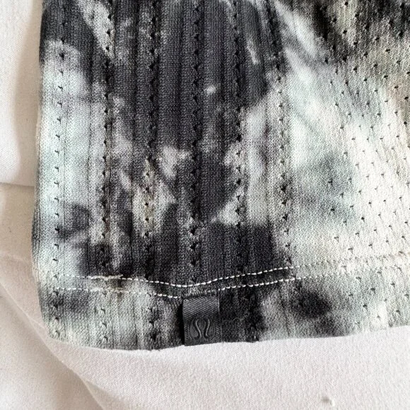 Lululemon Cropped Tie Dye Lightweight Shirt - Picture 3 of 3